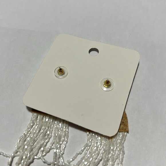 Flirty, Fun, and Fabulous: The Must-Have Earrings to Spice Up Your Look - Picture 2 of 2